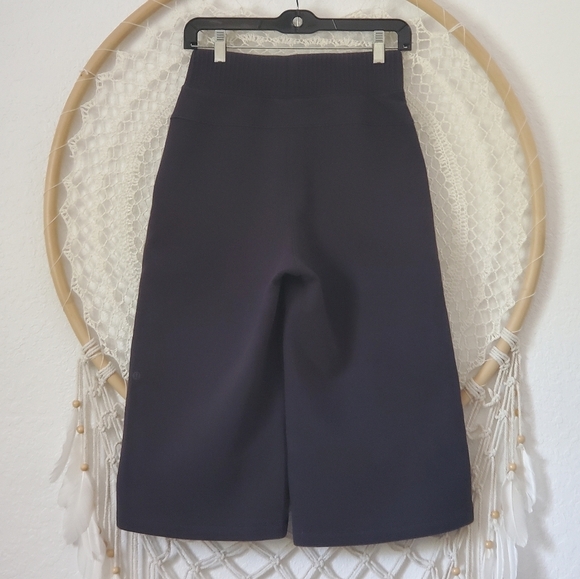 lululemon athletica Black Cropped Pants - Picture 5 of 11